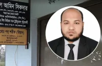 ঘুসকাণ্ডে পটুয়াখালীর সেই পিপির আইনজীবী সনদ স্থগিত