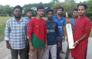 টিউশনের উপার্জিত টাকা দিয়ে ক্রীড়া সরঞ্জাম দিলেন ববির ছাত্রদল নেতা