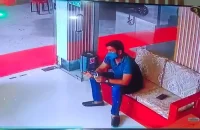 কুয়াকাটায় হোটেলে পর্যটকের ছদ্মবেশে অভিনব কায়দায় চারটি টিভি চুরি