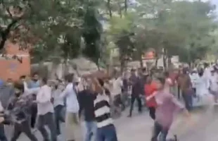 ধানমন্ডিতে আ.লীগের ঝটিকা মিছিল, ককটেল বিস্ফোরণ