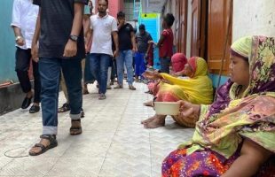 প্রেমের করুণ পরিনতি : ছেলে জেলে আদালতের বারান্দায় ঘুরে ঘুরে ভিক্ষা করছে মা