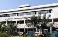 পিরোজপুরে ক্লাসের সময় ছাত্রদের দিয়ে সুপারি পাড়ালেন প্রধান শিক্ষক, এলাকাজুড়ে উত্তেজনা