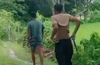 পিরোজপুরে ছেলের গলায় দা ধরে গরু ব্যবসায়ীর টাকা ছিনতাই