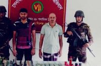 বরিশালে বাড়িতে মজুত করা হাতবোমা ও দেশি অস্ত্র উদ্ধার, দুই ভাই আটক