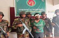 বরিশালে পিস্তলসহ ছিনতাইকারীকে গণধোলাই দিয়ে পুলিশে দিল জনতা