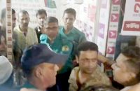 বরিশালে আ.লীগের ১ মিনিটের মিছিল, পিটিয়ে ৪ জনকে পুলিশে সোপর্দ