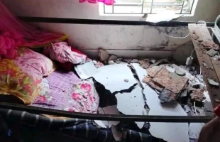 বরিশাল নার্সিং কলেজ: ছাদের পলেস্তারা খসে আহত ছাত্রী, বিক্ষোভ