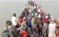 ৭ দিন সি-ট্রাক বন্ধ, উত্তাল মেঘনায় মৃত্যুঝুঁকি নিয়ে ট্রলারে যাত্রী পারাপার