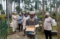 দাফনের আগে আজান শুনে নড়ে উঠল ‘মৃত’ শিশু