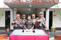 ভারতে পাচারের উদ্দেশ্যে নিয়ে যাওয়ার সময় কোটি টাকার স্বর্ণবারসহ এক পাচারকারী আটক