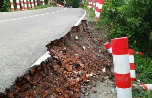 পটুয়াখালীতে ২৪ কোটি টাকার সড়ক ভেঙে পড়ল চার মাসেই