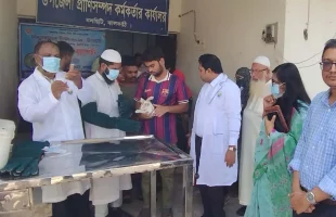 নলছিটিতে শতাধিক কুকুর-বিড়ালকে দেওয়া হলো জলাতঙ্কের টিকা