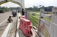 পিরোজপুরে পিকআপের ধাক্কায় ভাঙলো সেতুর রেলিং