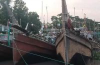 ভোলায় ৬ অবৈধ আর্টিসনাল ট্রলিং বোট জব্দ