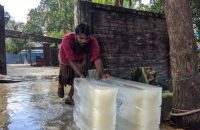 বরিশালে অস্বাভাবিক বেড়েছে বরফের দাম, সরবরাহে ঘাটতি
