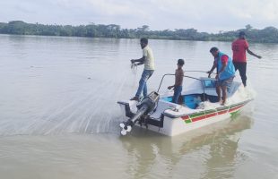 নিষেধাজ্ঞার মধ্যে সুগন্ধার ইলিশ ধরা নিয়ে দুই পক্ষের সংঘর্ষ, আহত ৪