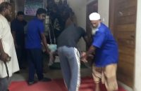 ডাকাত অভিযোগে বাড়ির সামনে থেকে ধরে নিয়ে পিটিয়ে হত্যা