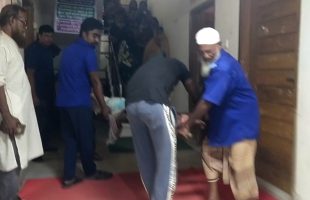 ডাকাত অভিযোগে বাড়ির সামনে থেকে ধরে নিয়ে পিটিয়ে হত্যা