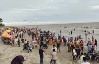 দুর্গাপূজার ছুটিতে কুয়াকাটায় পর্যটকের ঢল