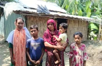 হিজলায় পঞ্চম শ্রেণীর শিক্ষার্থী সিফাতের আয়েই চলে সংসার