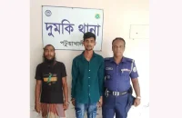 দুমকিতে গাঁজাসহ দুই যুবক আটক