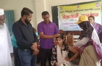 আগৈলঝাড়ায় টাইফয়েড টিকাদান ক্যাম্পেইনের উদ্বোধন