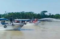 বরিশালে জেলেদের হামলা ঠেকাতে জলকামানের ব্যবহার