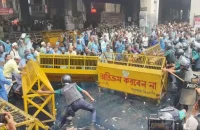 মাদ্রাসা শিক্ষকদের ওপর পুলিশের লাঠিচার্জ-জলকামান, আহত ১৫