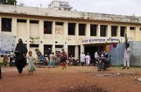 বরিশাল সদর হাসপাতালের চলাচলের রাস্তার বেহাল দশা, দুর্ভোগে রোগী ও স্বজনরা