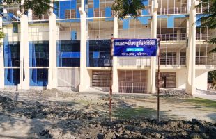 নগরীতে মালিকানা নিয়ে সাইনবোর্ডের প্রতিযোগিতা