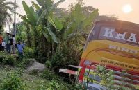 ঝালকাঠিতে ইজিবাইকে ধাক্কা দিয়ে খা’দে যাত্রীবাহী বাস, র‌্যাব সদস্য নি’হ’ত