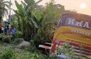 ঝালকাঠিতে ইজিবাইকে ধাক্কা দিয়ে খা’দে যাত্রীবাহী বাস, র্যাব সদস্য নি’হ’ত