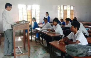 পিরোজপুরে ছুটির দিনেও ক্লাস চলছে স্কুল-মাদরাসায়, বন্ধ কলেজ