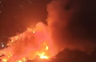 ৫ ঘণ্টার চেষ্টায় নিয়ন্ত্রণে কড়াইল বস্তির আগুন