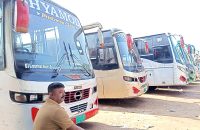 নিরাপত্তার আশঙ্কায় নেছারাবাদ থেকে ঢাকাগামী সব বাস বন্ধ