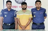লালমোহনে ৭০০ পিস ইয়াবাসহ মাদক কারবারি আটক