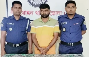 লালমোহনে ৭০০ পিস ইয়াবাসহ মাদক কারবারি আটক