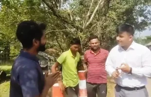 ফেসবুকে লাইভ দিয়ে ফেঁসে গেলেন যুবক