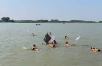 নদী সাঁতরে বরিশাল পৌঁছল ‘ভোলা টু সেতু ভবন’ লংমার্চ, অসুস্থ ১