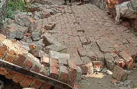 ভূমিকম্পে নিহত মেয়ের দাফনে থাকতে পারেননি, স্ত্রীকে নিয়ে ঘুরছেন হাসপাতালে