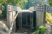 আড়াই কোটি টাকার সেতুতে উঠতে হয় মই দিয়ে, দুর্ভোগে হাজারো মানুষ