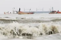 বঙ্গোপসাগরে লঘুচাপ : নৌকা-ট্রলারকে গভীর সাগরে যেতে মানা