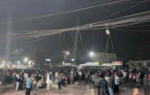 ভাড়া নিয়ে বিএম কলেজ শিক্ষার্থীদের সাথে বাস শ্রমিকদের সংঘর্ষ, শতাধিক বাস ভাঙচুর