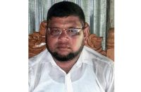 ভোলায় চুরির অভিযোগে নারীর গলায় জুতার মালা দিয়ে হেনস্তা