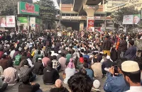 হাদি হত্যার বিচার দাবিতে শাহবাগ অবরোধ, শিক্ষার্থী-জনতার ঢল