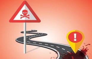 পটুয়াখালীতে মাইক্রোবাস উল্টে পর্যটক আহত