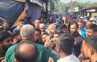 বরিশালে ব্যারিস্টার ফুয়াদের সঙ্গে বিএনপি নেতা-কর্মীদের বাগ্বিতণ্ডা, ‘ভুয়া’ ‘ভুয়া’ স্লোগানে ধাওয়া