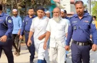 মায়ের জানাজায় অংশ নিতে ২১ বছর পর চিরচেনা বাড়িতে সেলিম কাজী