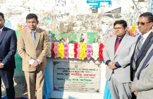 লালমোহনে নবনির্মিত সড়কের উদ্বোধন করলেন জেলা প্রশাসক