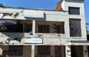 পিরোজপুরে উপজেলা নির্বাচন অফিসে পেট্রোল ঢেলে অগ্নিসংযোগের চেষ্টা